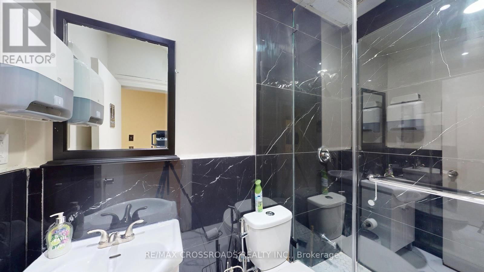 30 - 151 ESNA PARK DRIVE Image 14