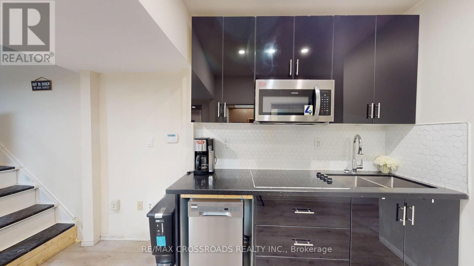 30 - 151 ESNA PARK DRIVE Image 15