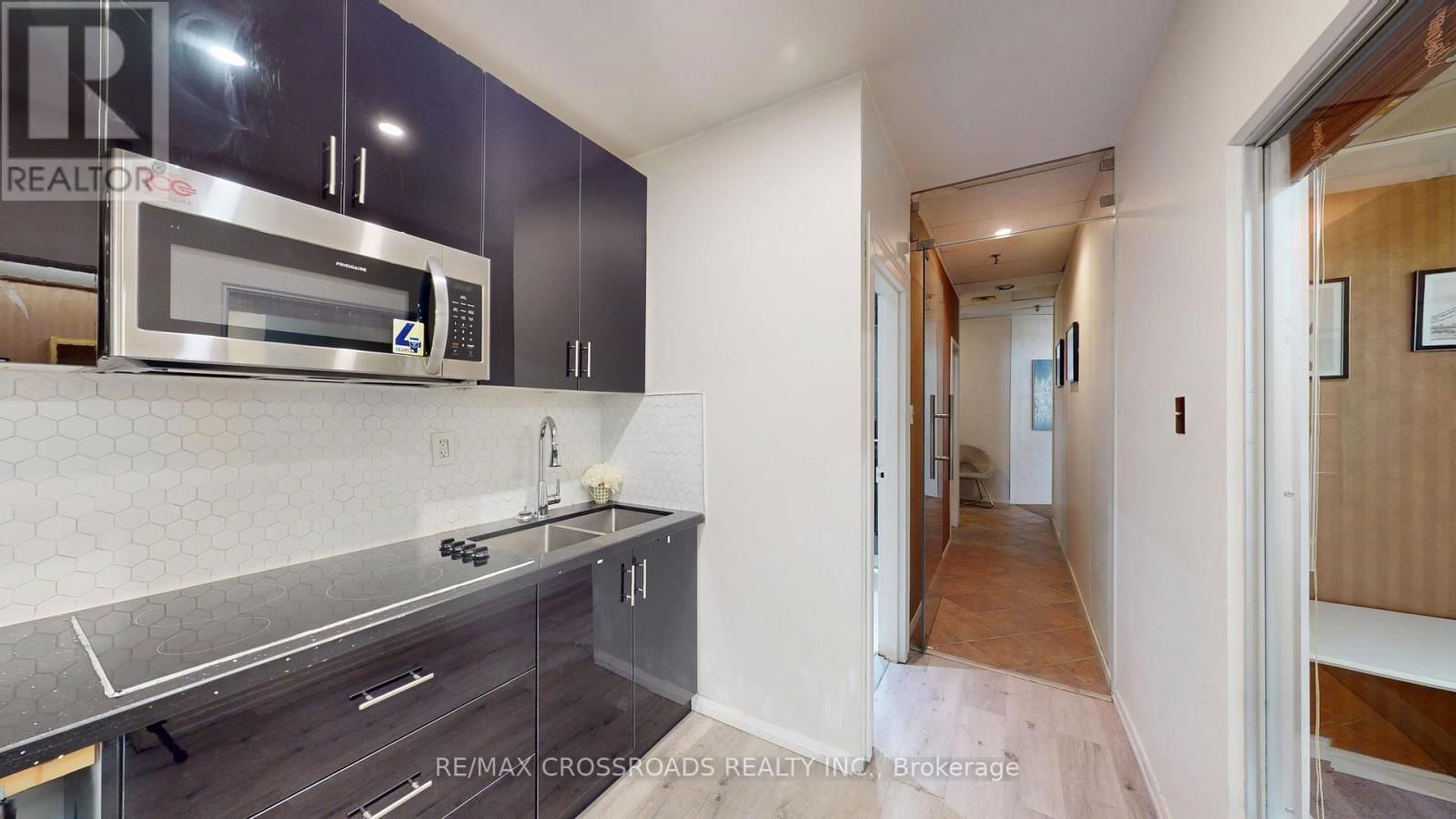 30 - 151 ESNA PARK DRIVE Image 16