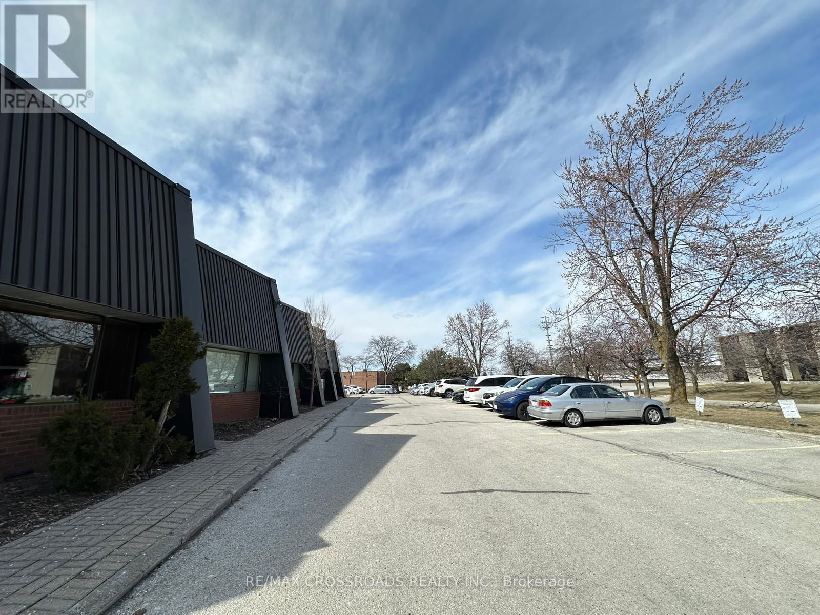 30 - 151 ESNA PARK DRIVE Image 3