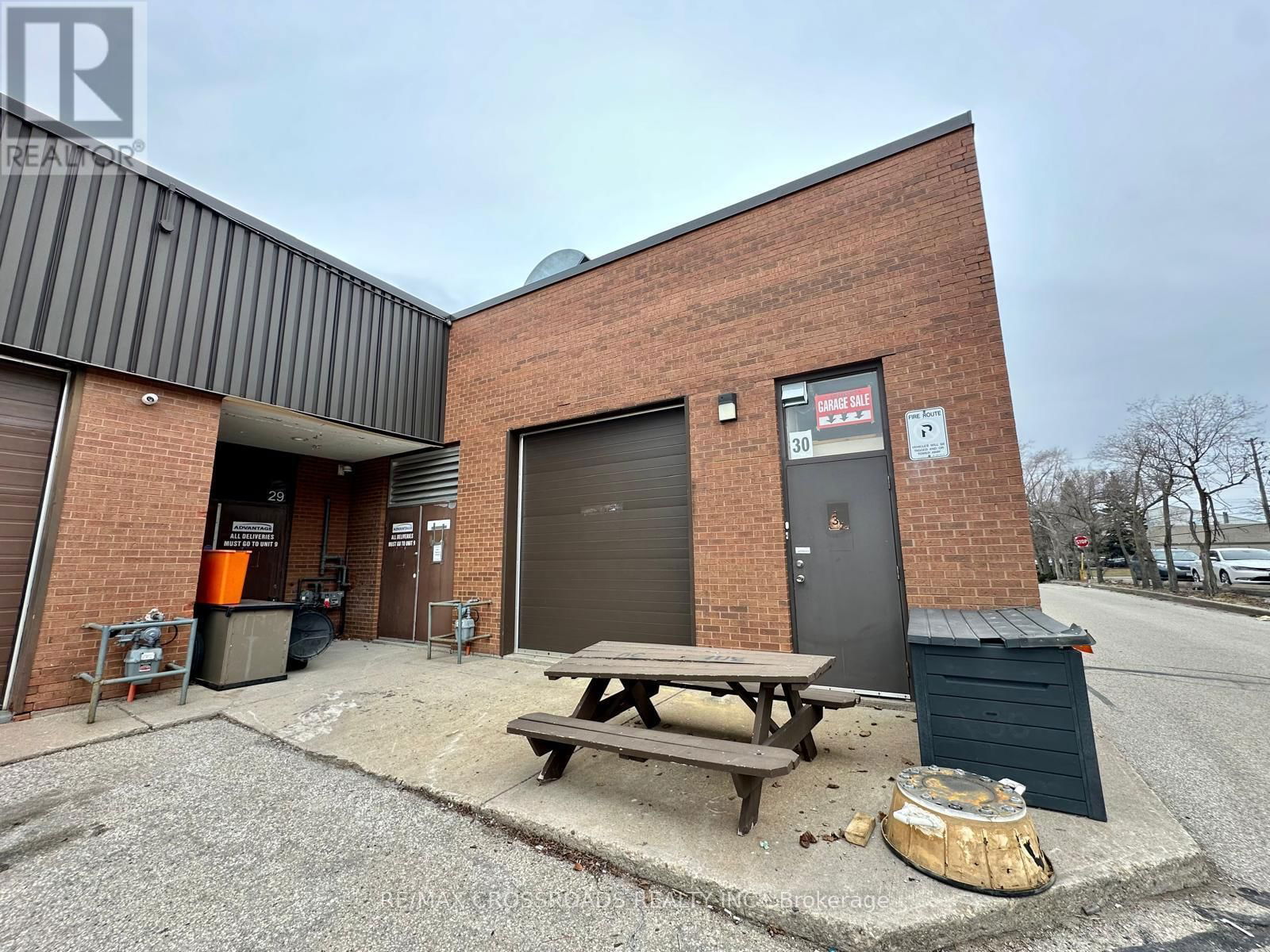 30 - 151 ESNA PARK DRIVE Image 4
