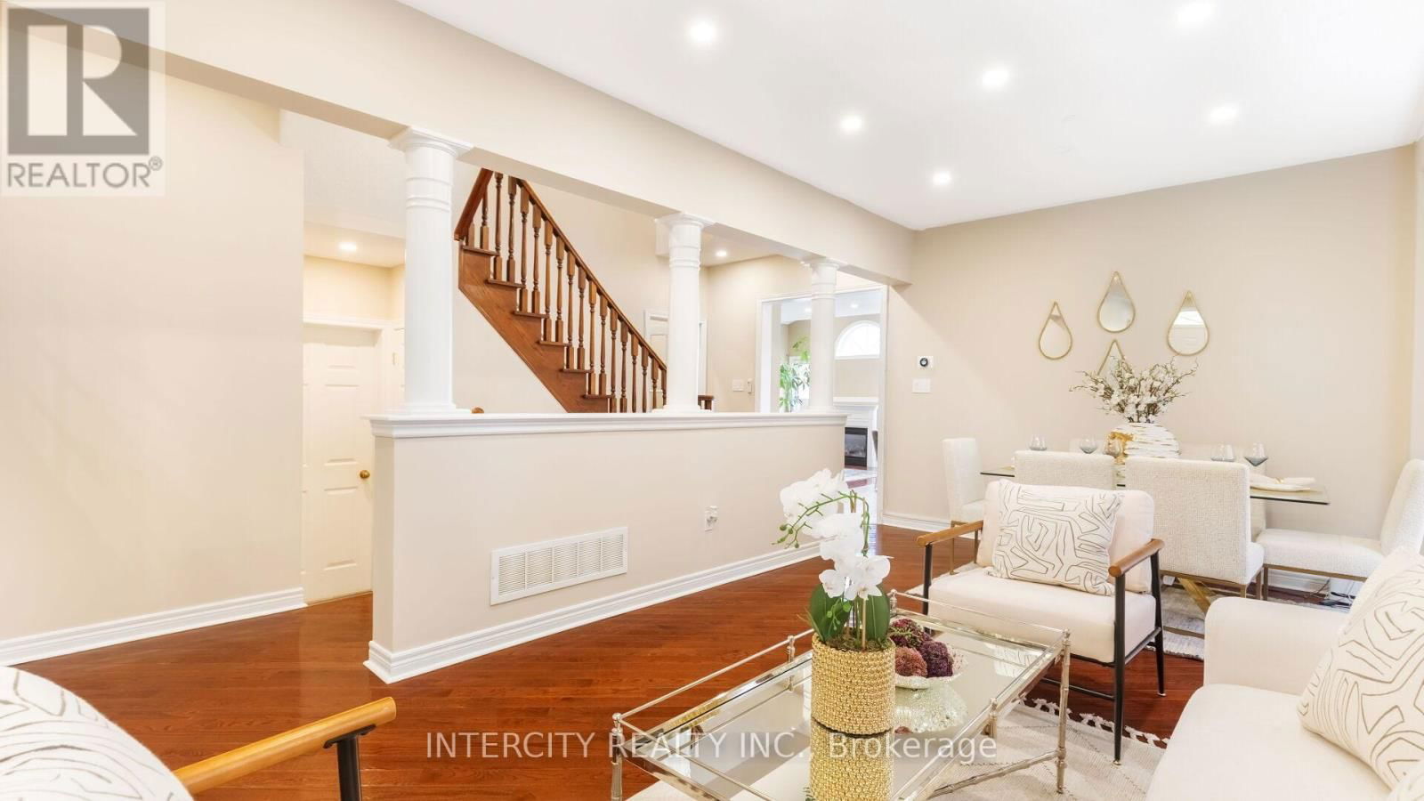 16 VENICE GATE DRIVE Image 11