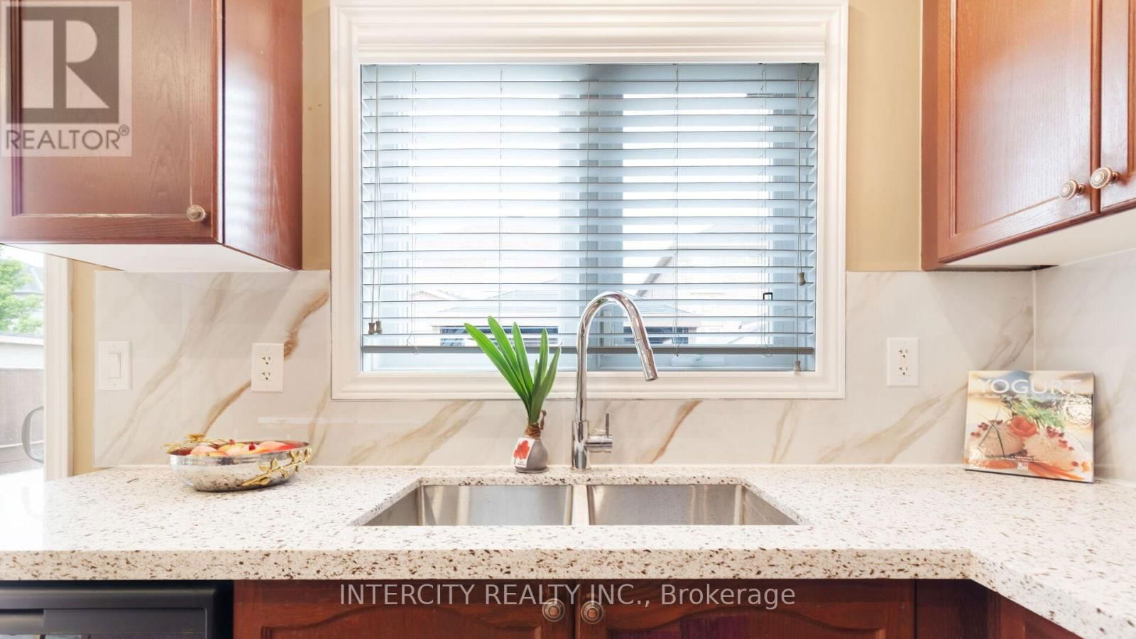 16 VENICE GATE DRIVE Image 19