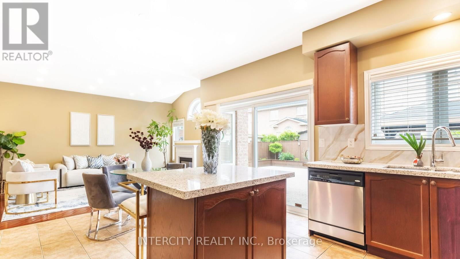 16 VENICE GATE DRIVE Image 20