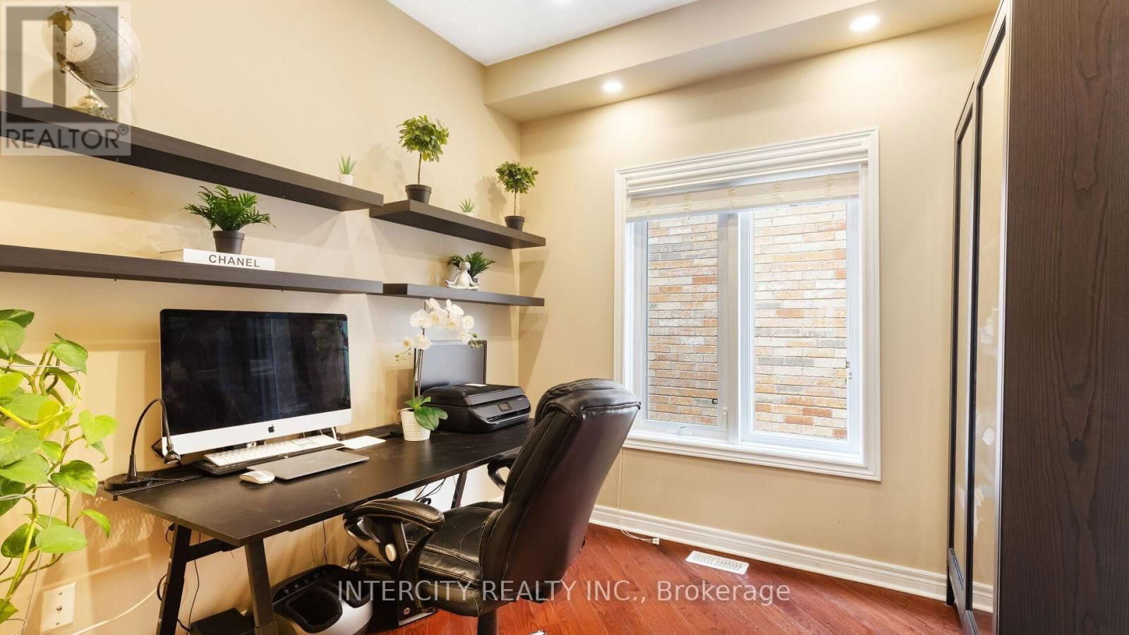 16 VENICE GATE DRIVE Image 21