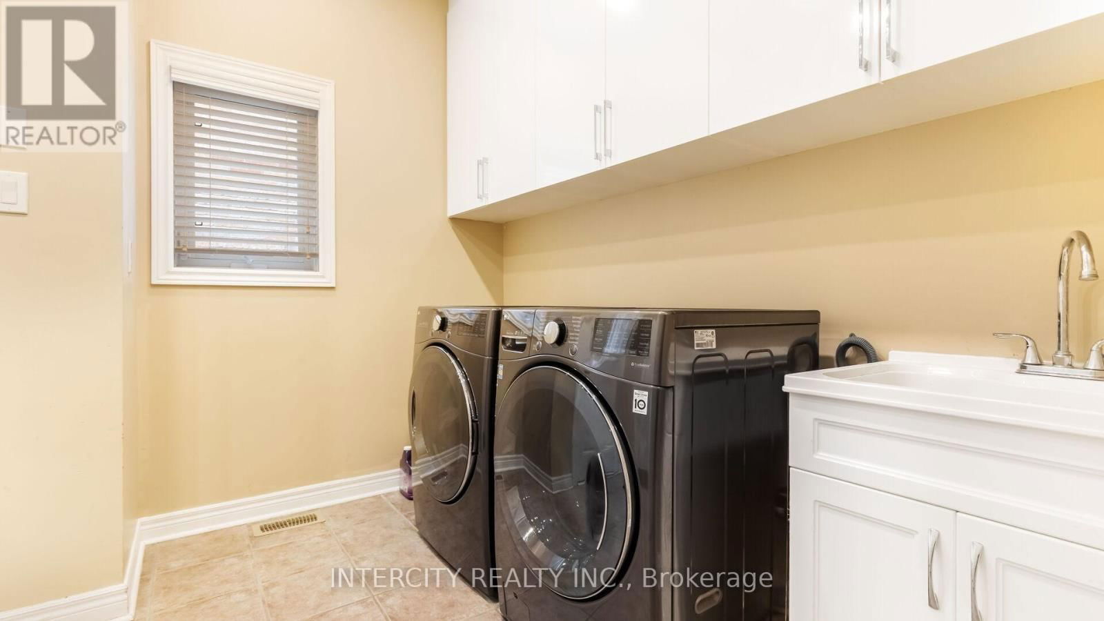 16 VENICE GATE DRIVE Image 23
