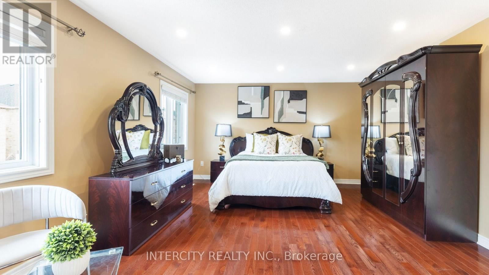 16 VENICE GATE DRIVE Image 24