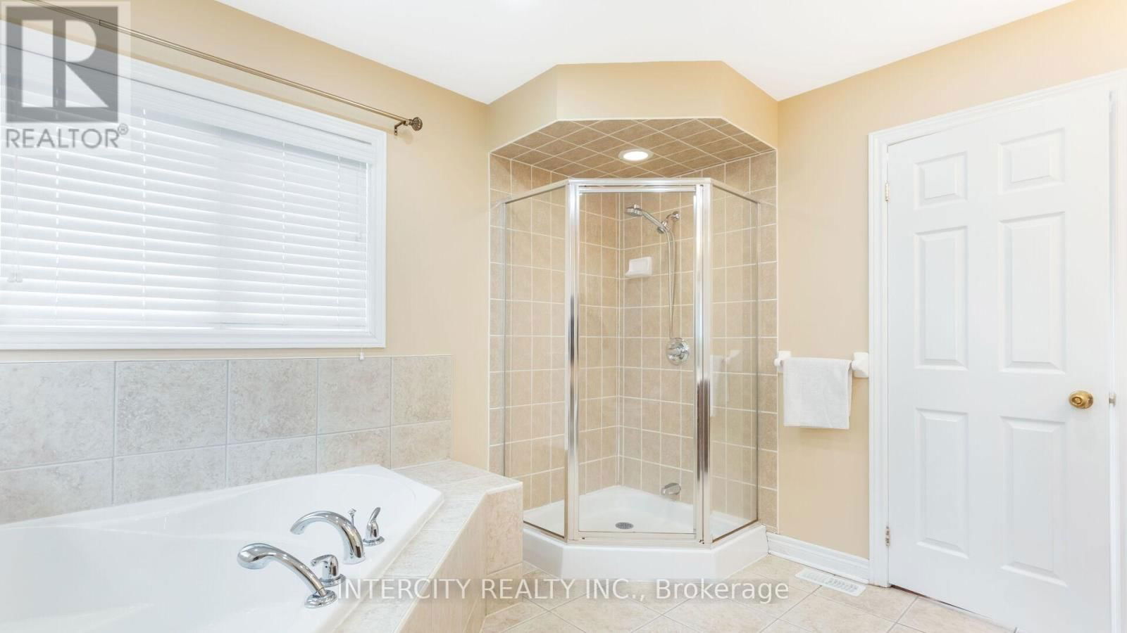 16 VENICE GATE DRIVE Image 26
