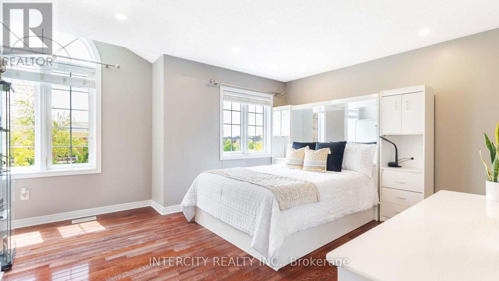 16 VENICE GATE DRIVE Image 29