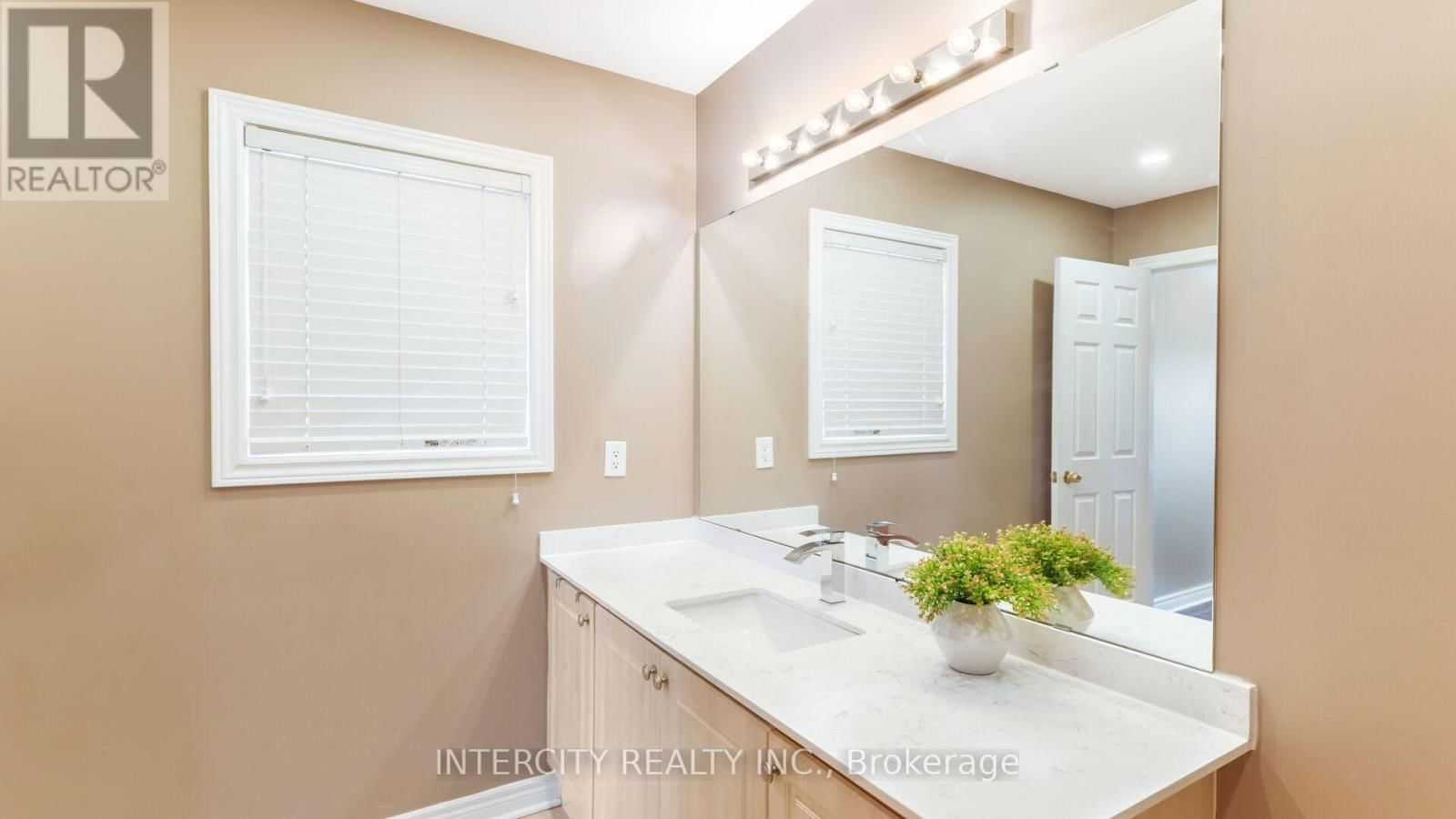 16 VENICE GATE DRIVE Image 30