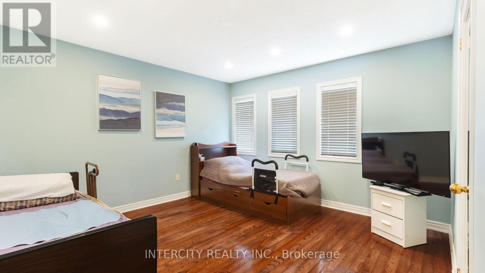 16 VENICE GATE DRIVE Image 31