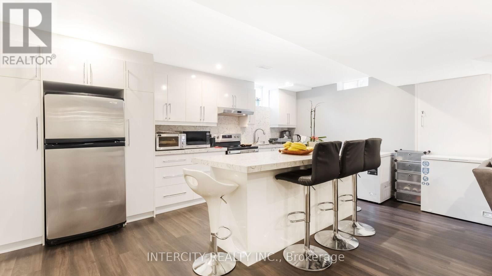 16 VENICE GATE DRIVE Image 32