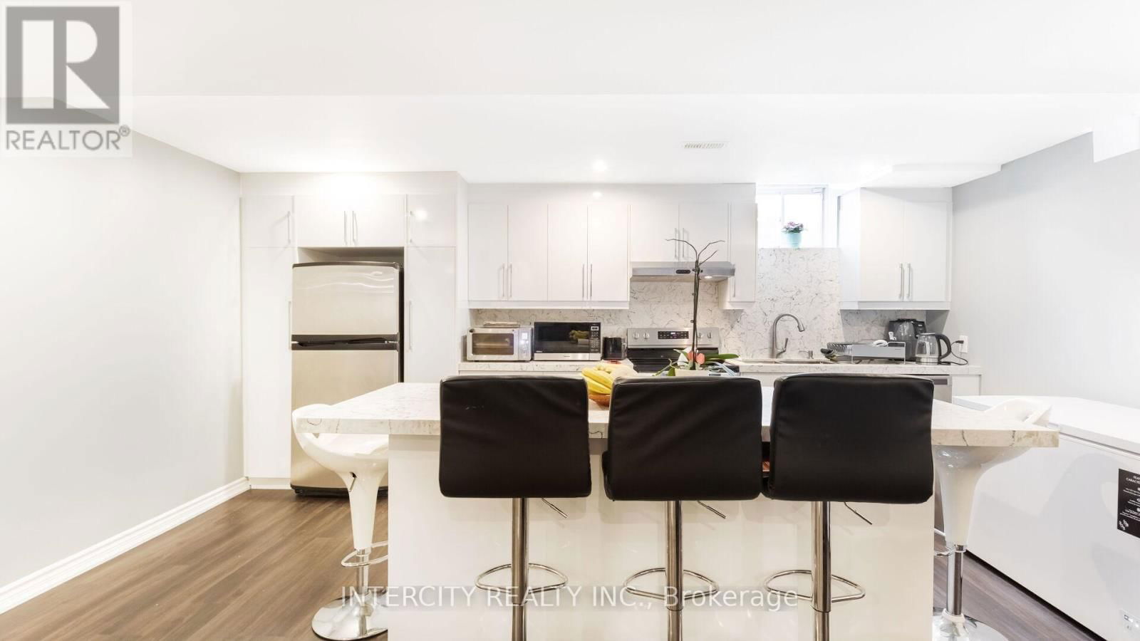 16 VENICE GATE DRIVE Image 33