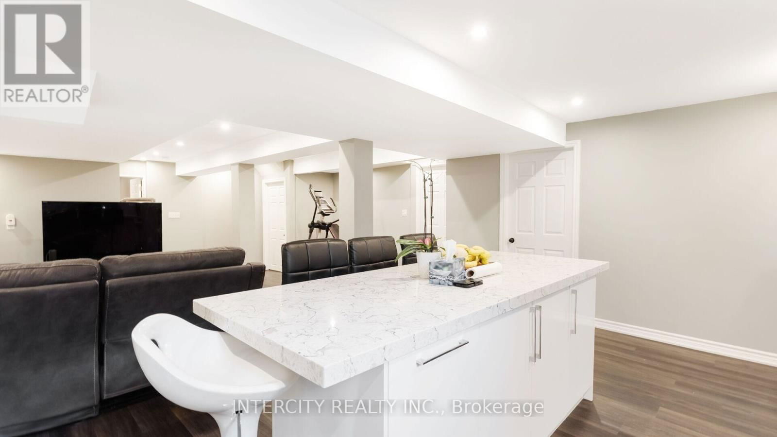 16 VENICE GATE DRIVE Image 34