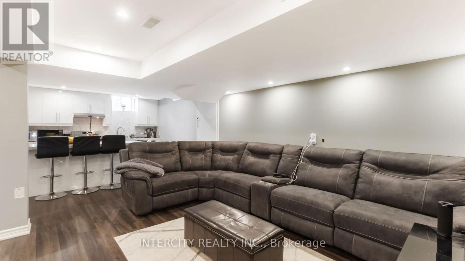 16 VENICE GATE DRIVE Image 35