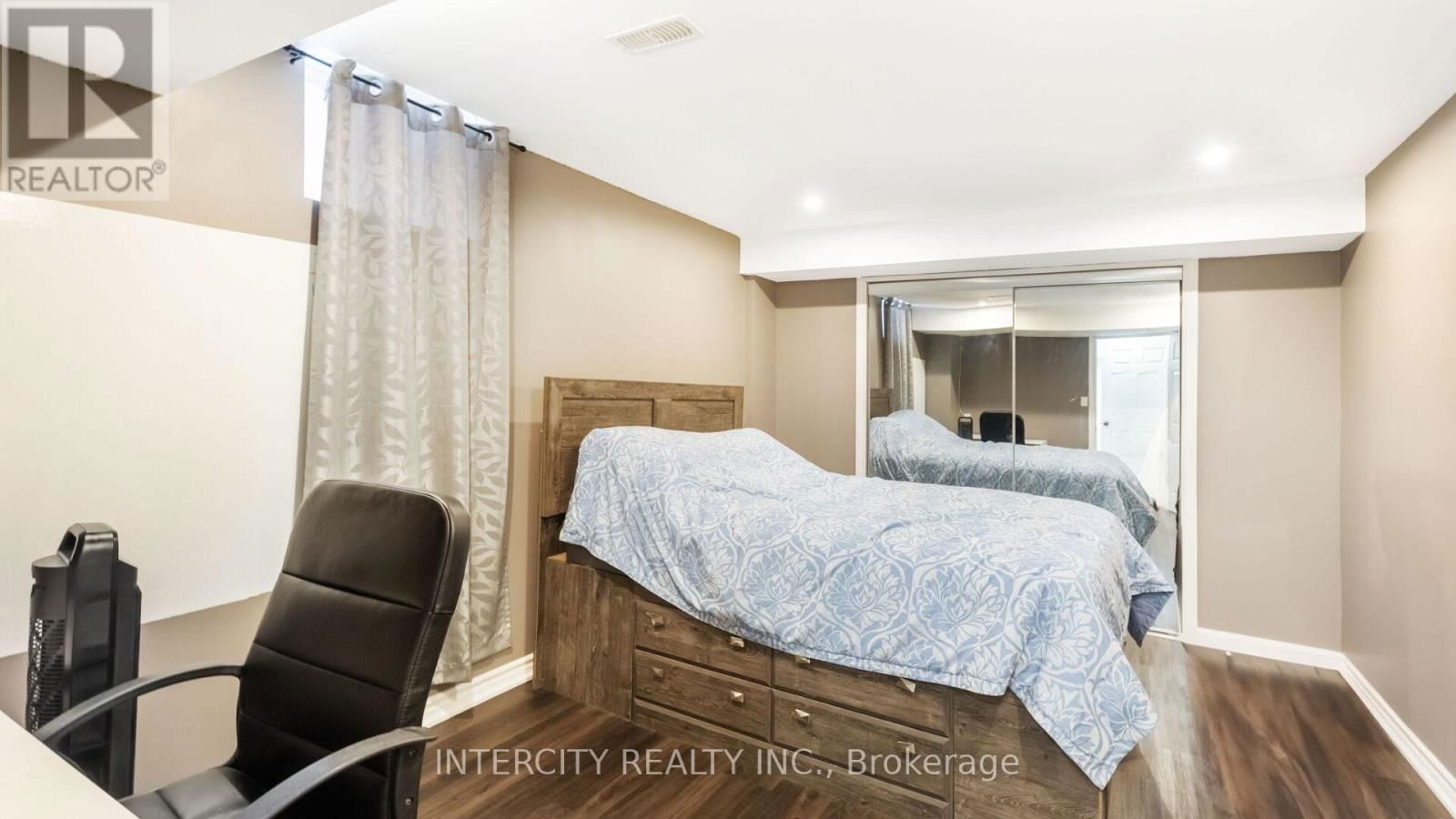 16 VENICE GATE DRIVE Image 36