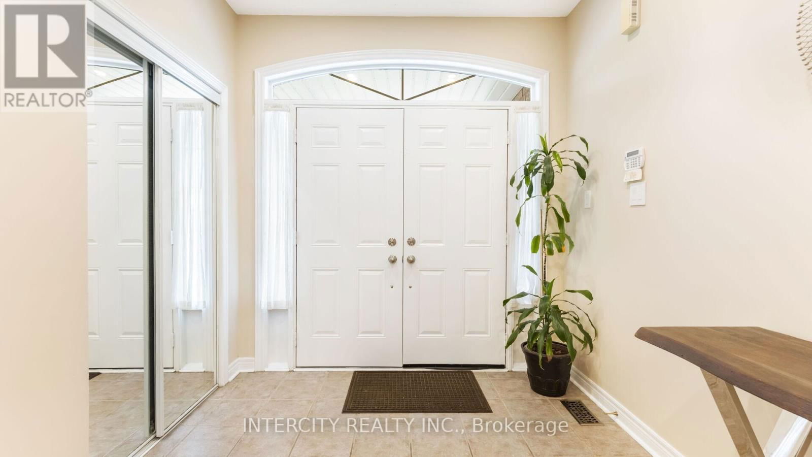 16 VENICE GATE DRIVE Image 5