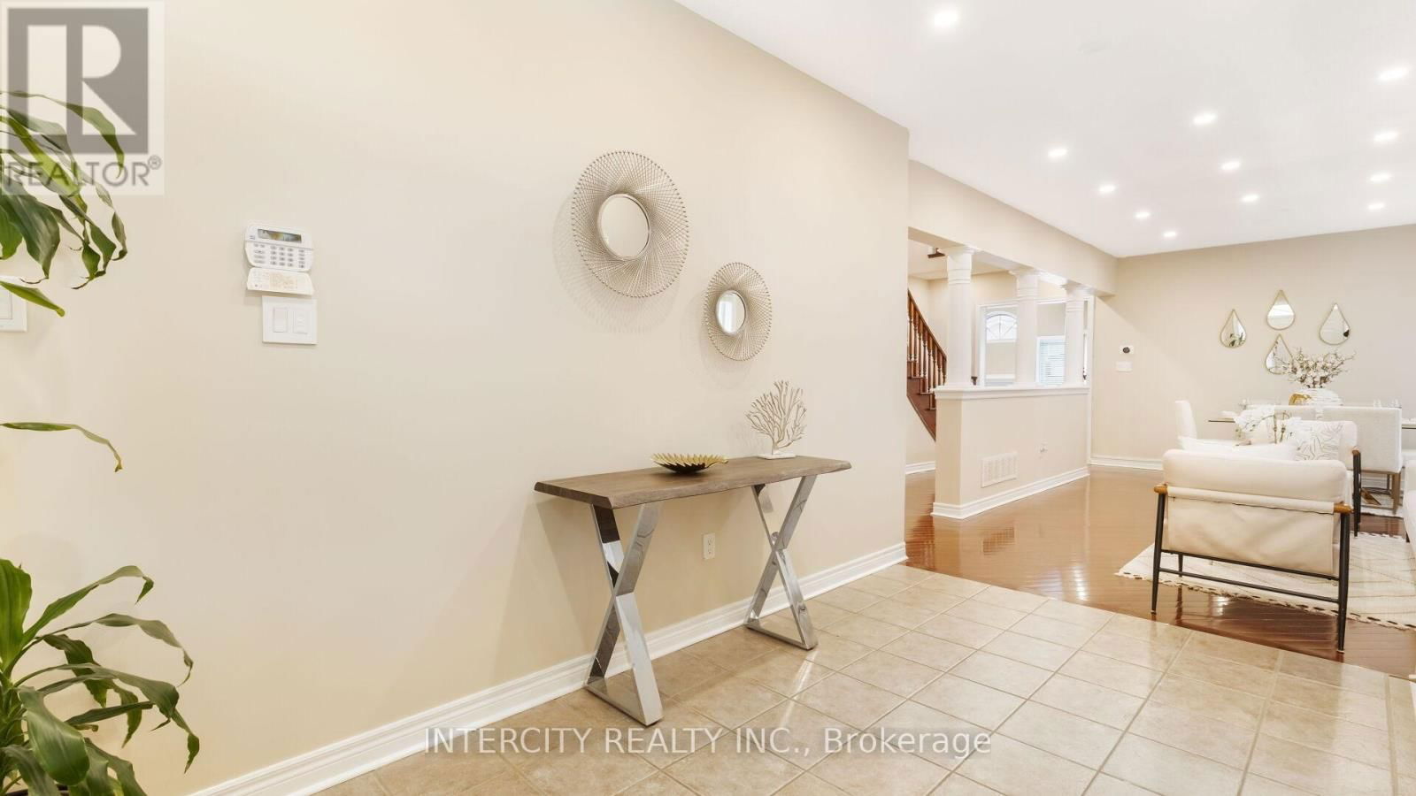 16 VENICE GATE DRIVE Image 8
