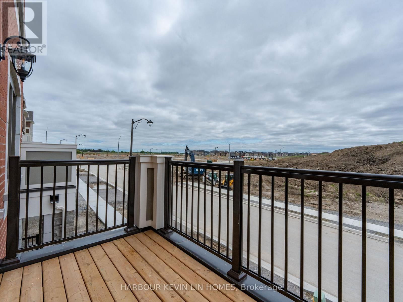 46 AZURE DRIVE Image 14