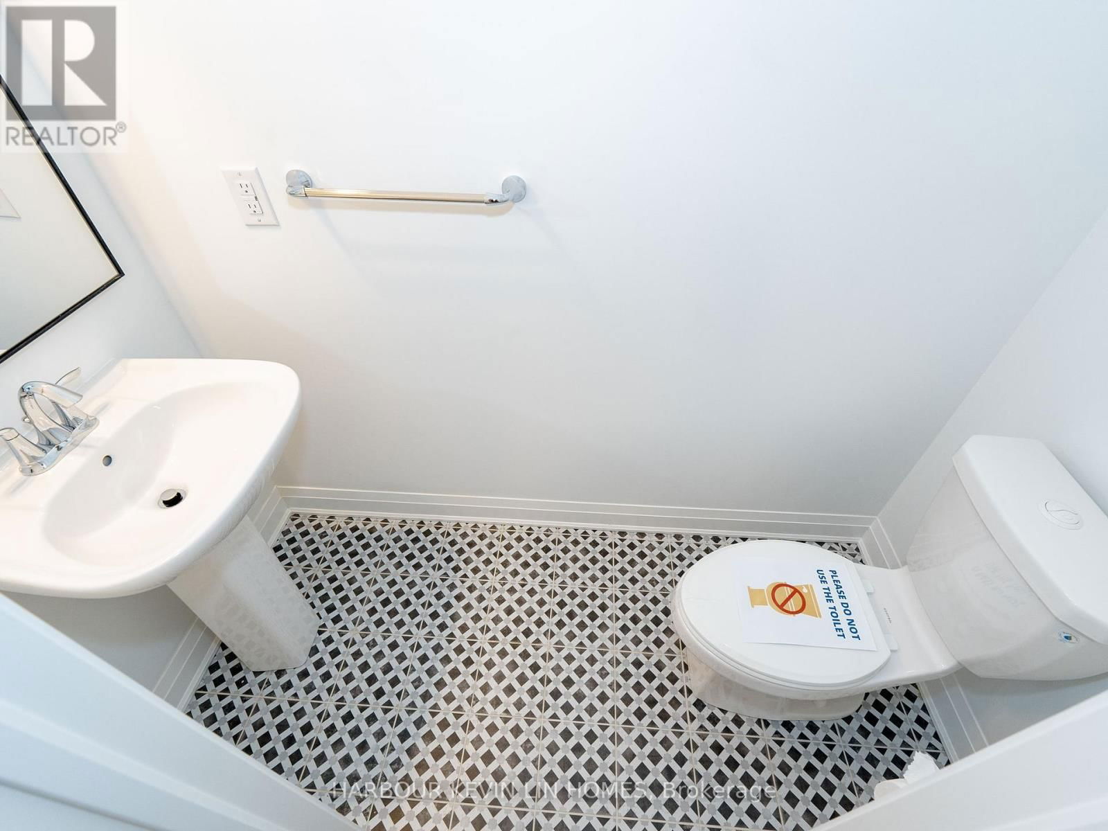 46 AZURE DRIVE Image 15