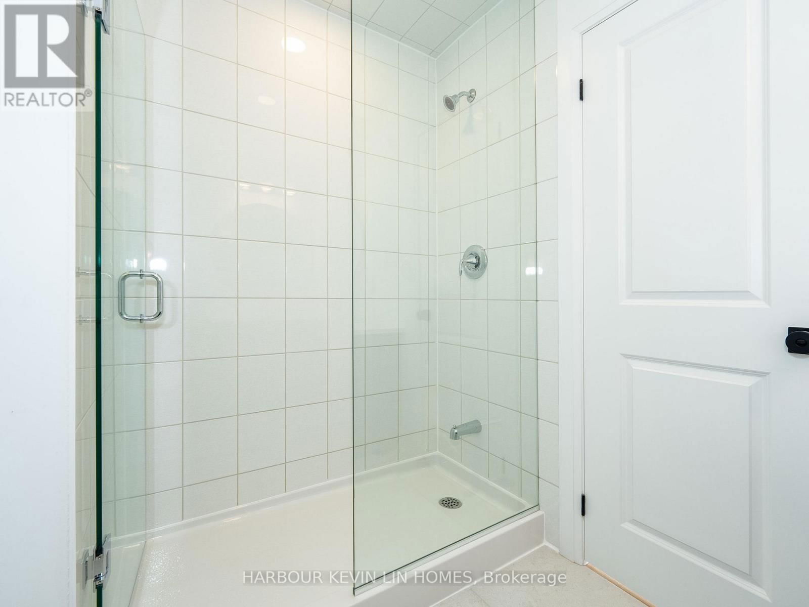 46 AZURE DRIVE Image 19