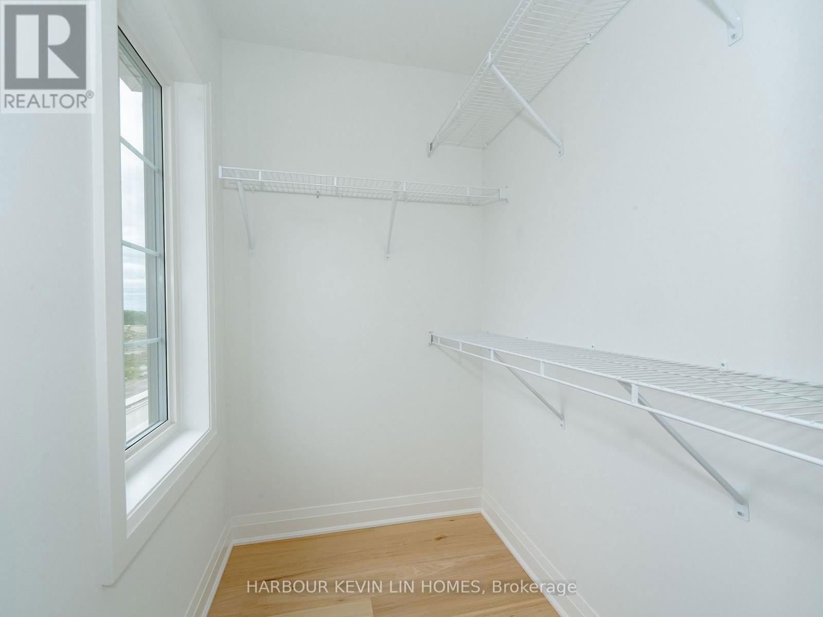 46 AZURE DRIVE Image 20