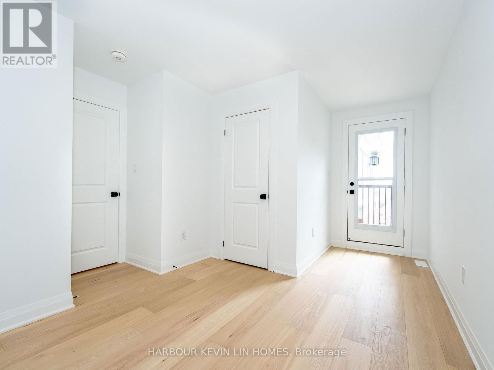 46 AZURE DRIVE Image 21