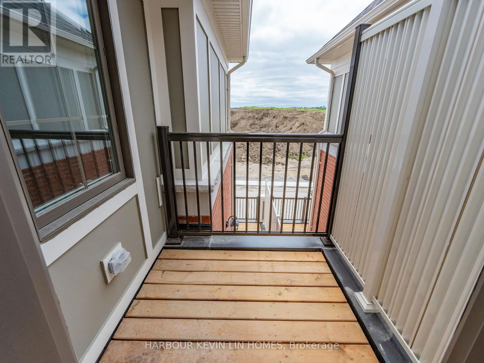46 AZURE DRIVE Image 25