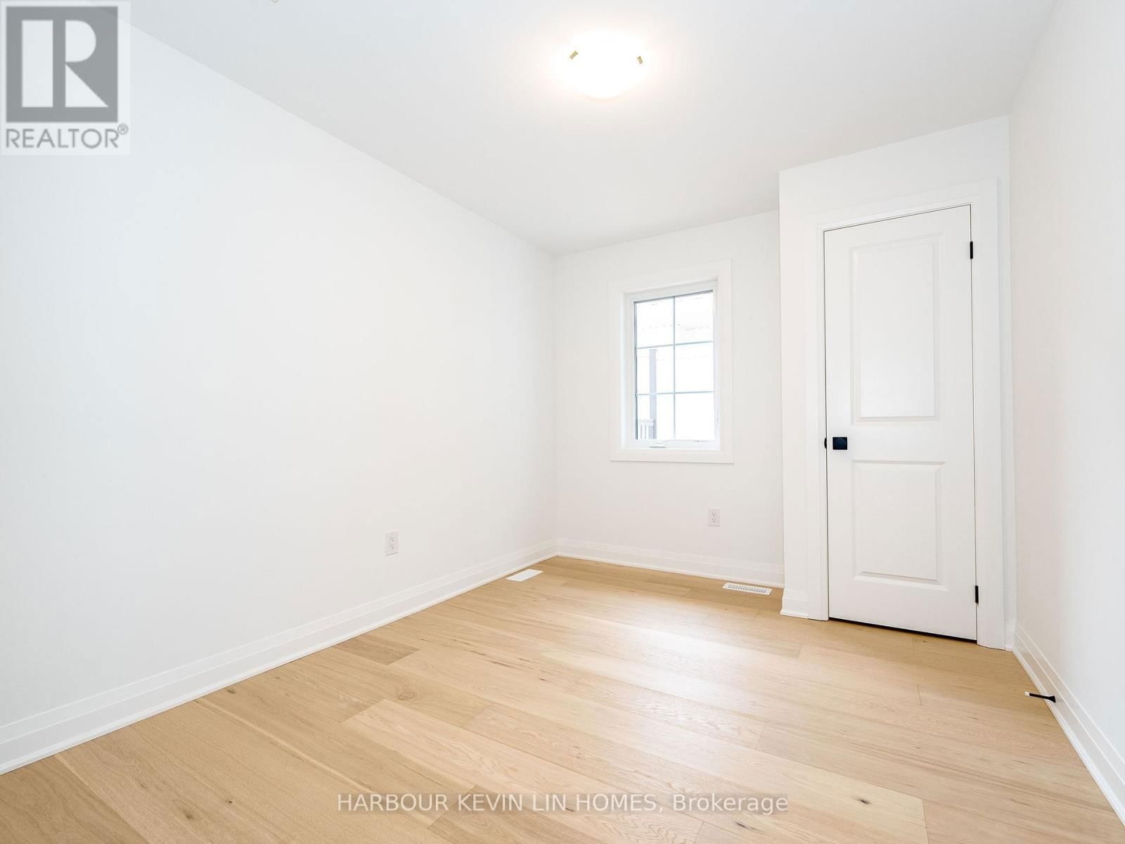46 AZURE DRIVE Image 26