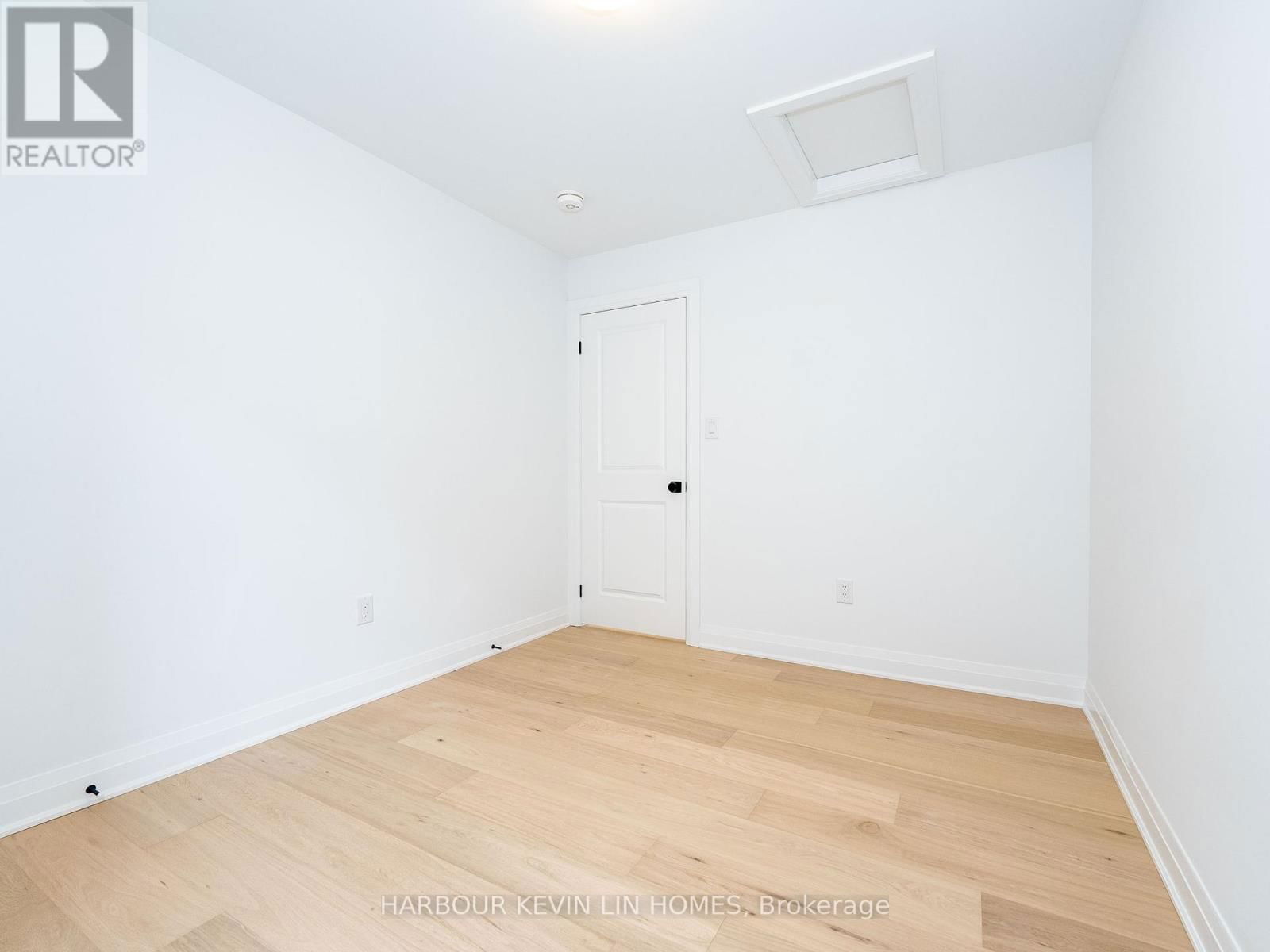 46 AZURE DRIVE Image 27