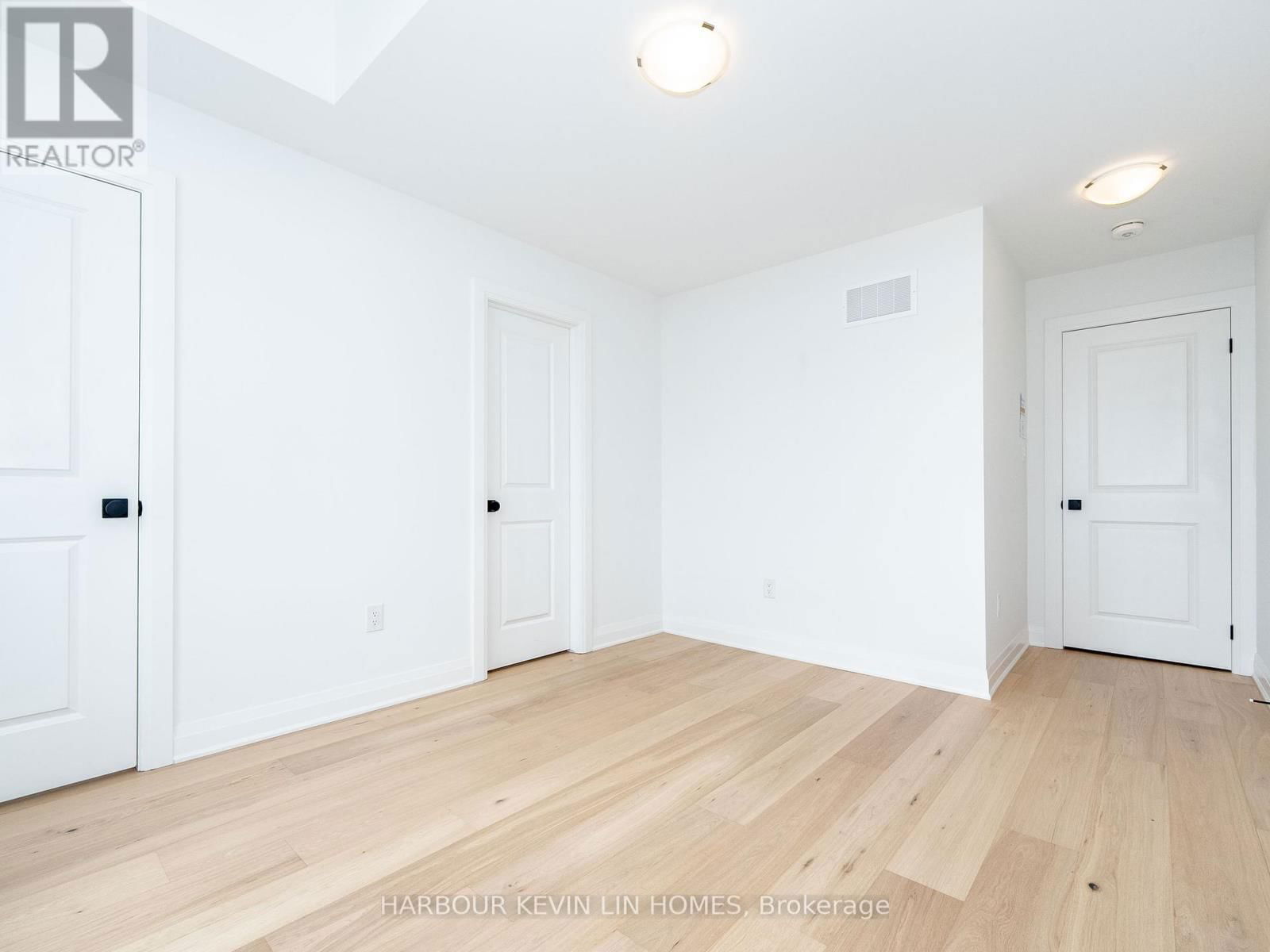 46 AZURE DRIVE Image 28