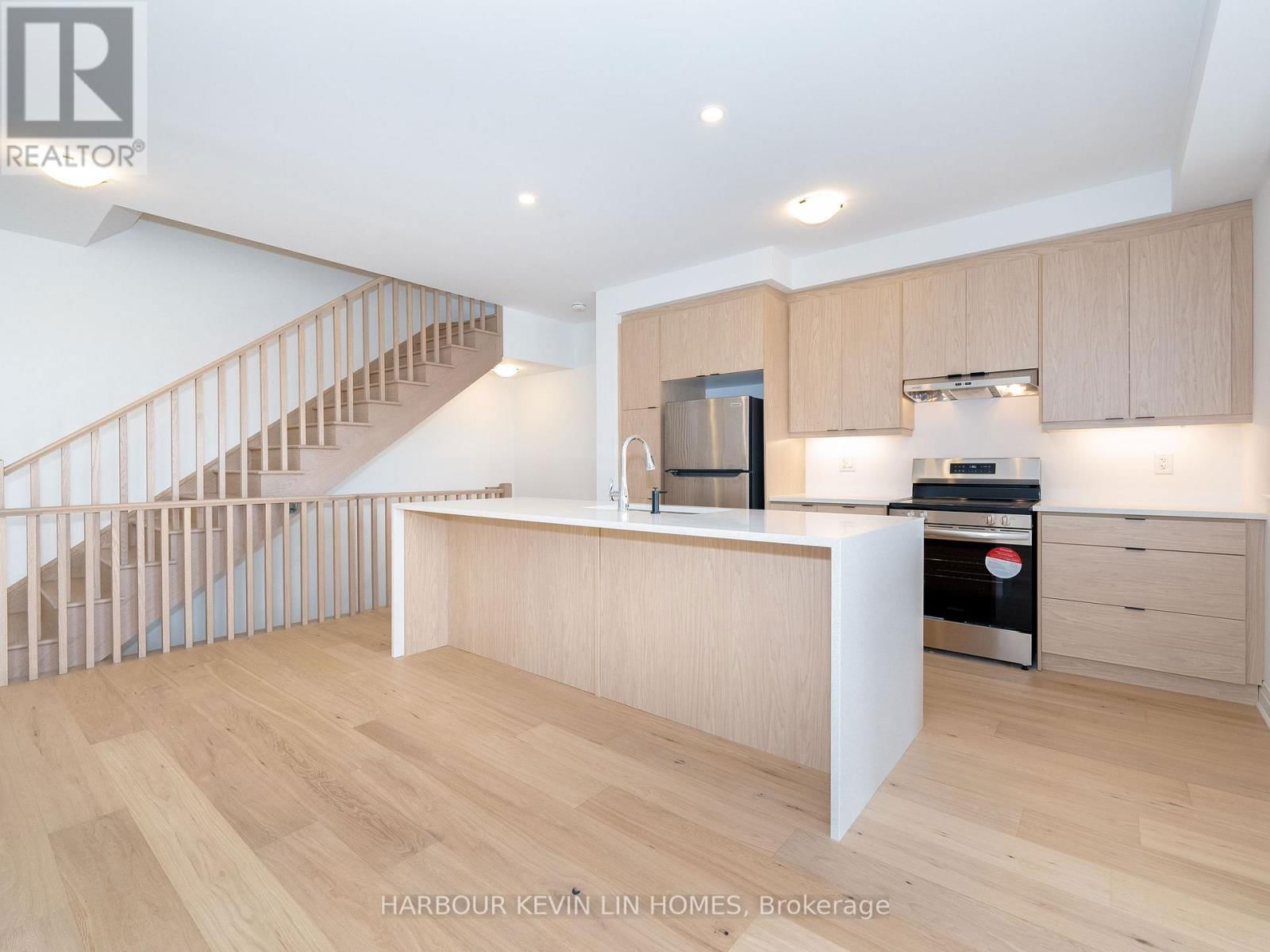 46 AZURE DRIVE Image 7