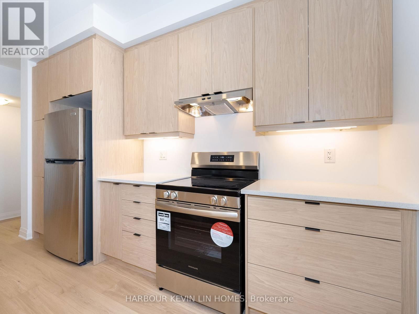 46 AZURE DRIVE Image 8
