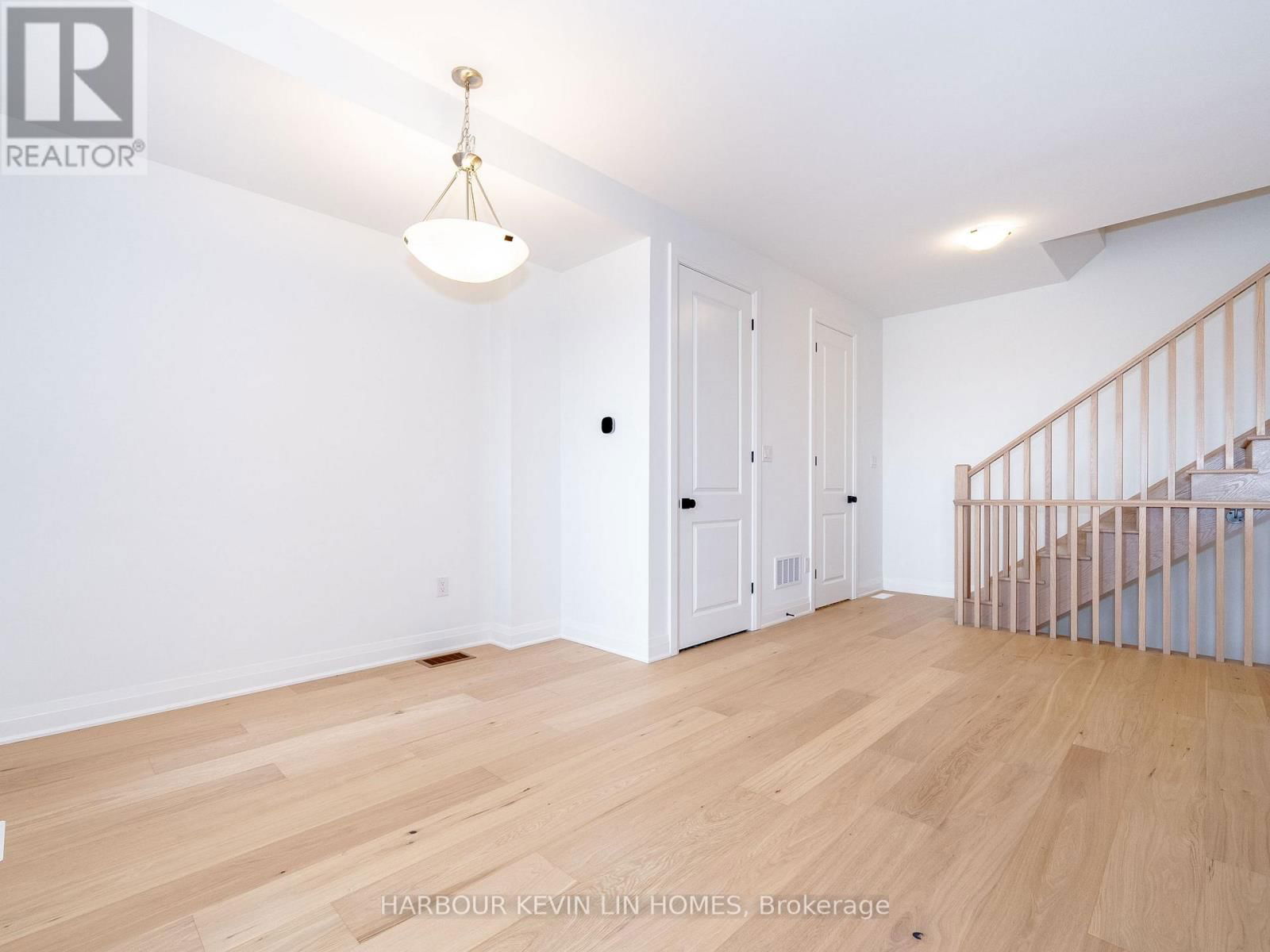 46 AZURE DRIVE Image 9