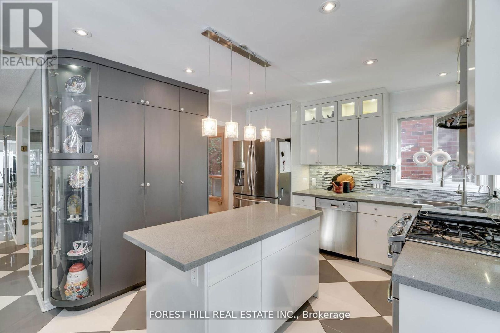 109 DOWNING BOULEVARD Image 11