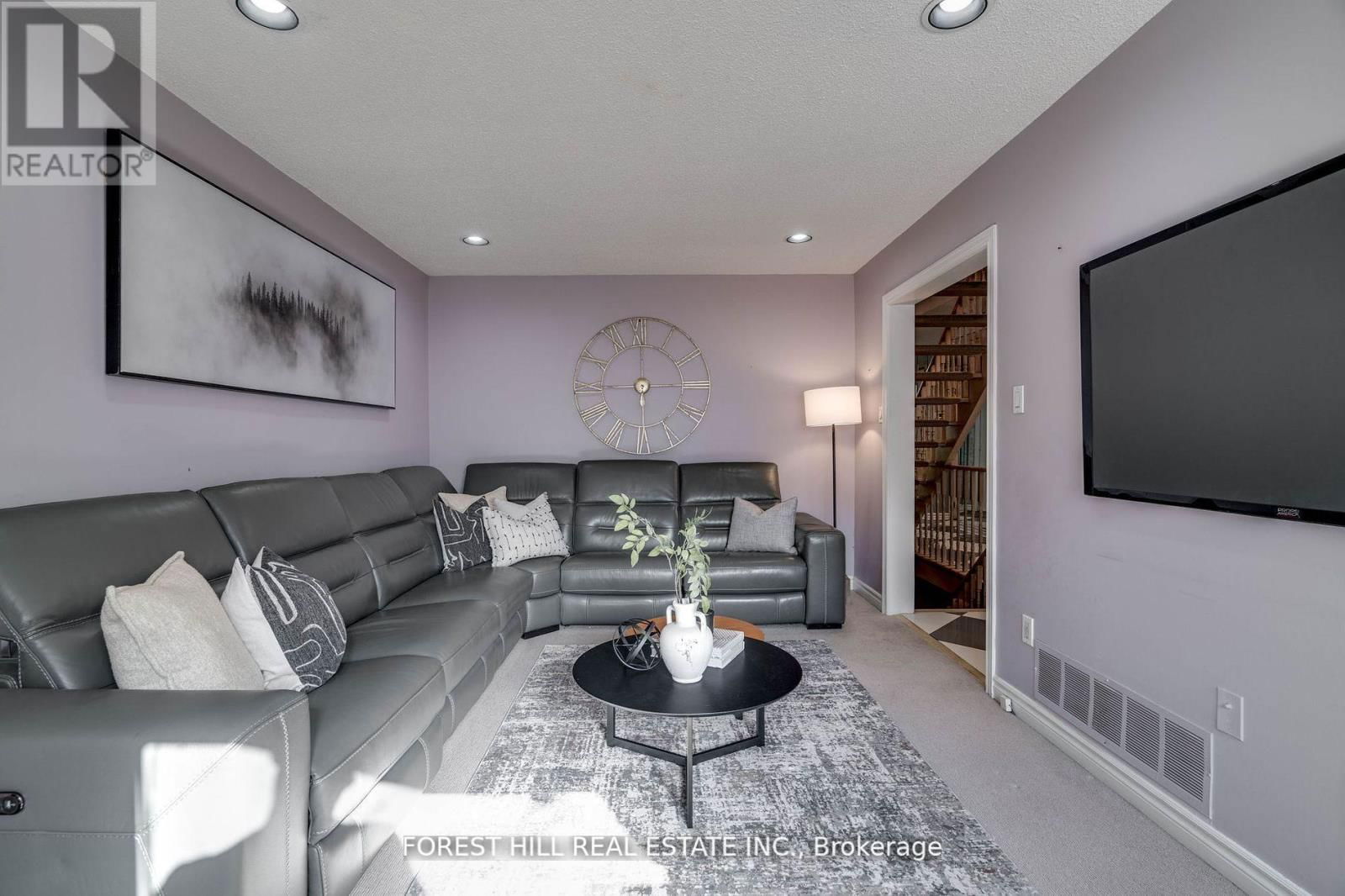 109 DOWNING BOULEVARD Image 14