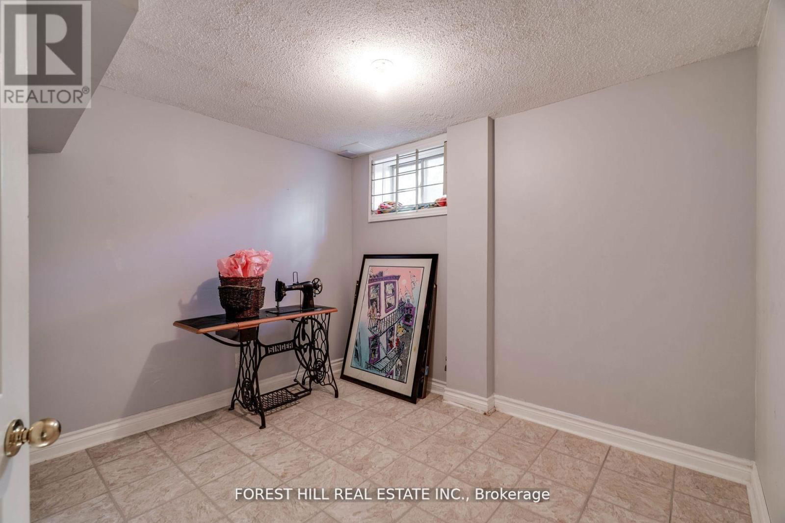 109 DOWNING BOULEVARD Image 32
