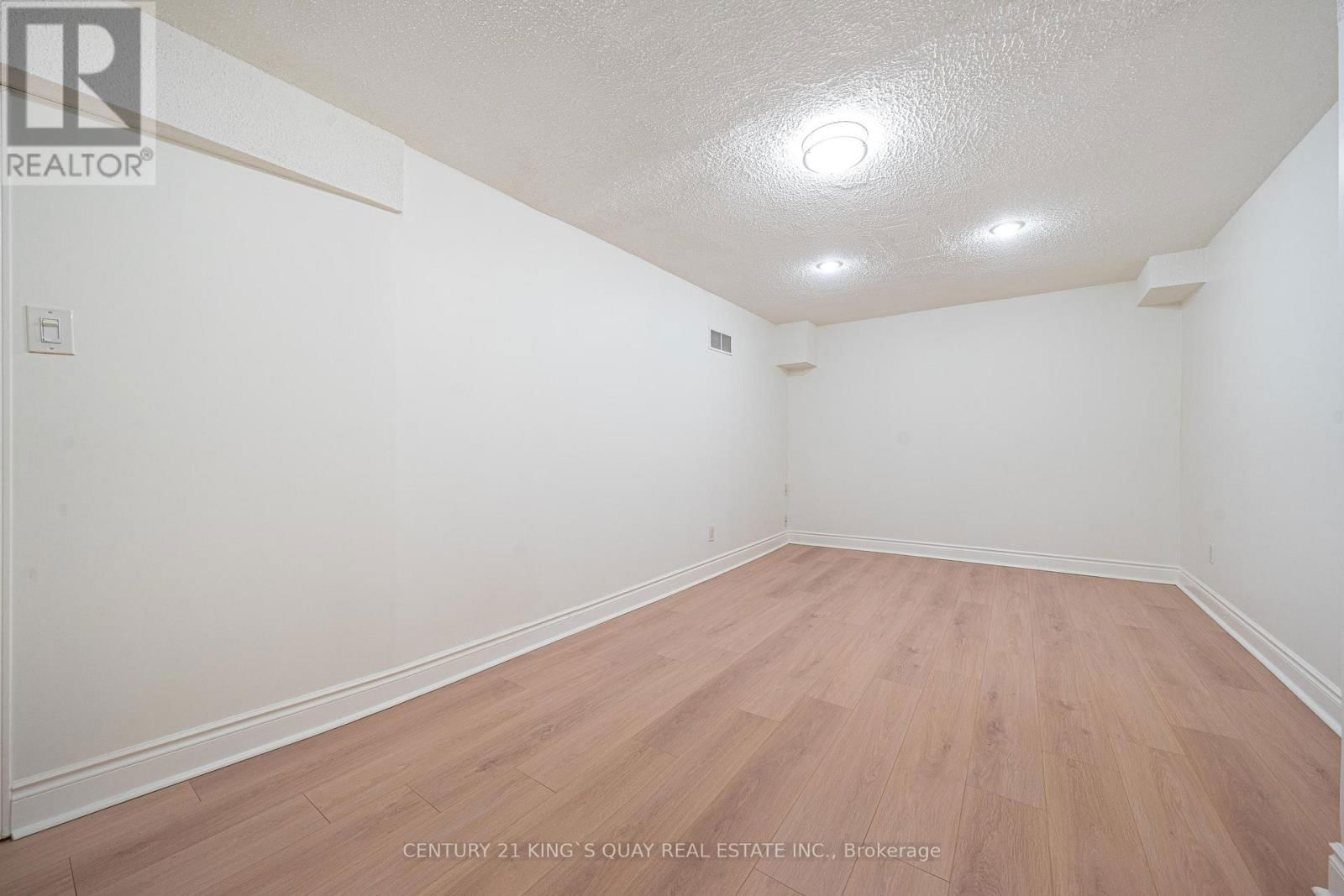 55 HORNCHURCH CRESCENT Image 27