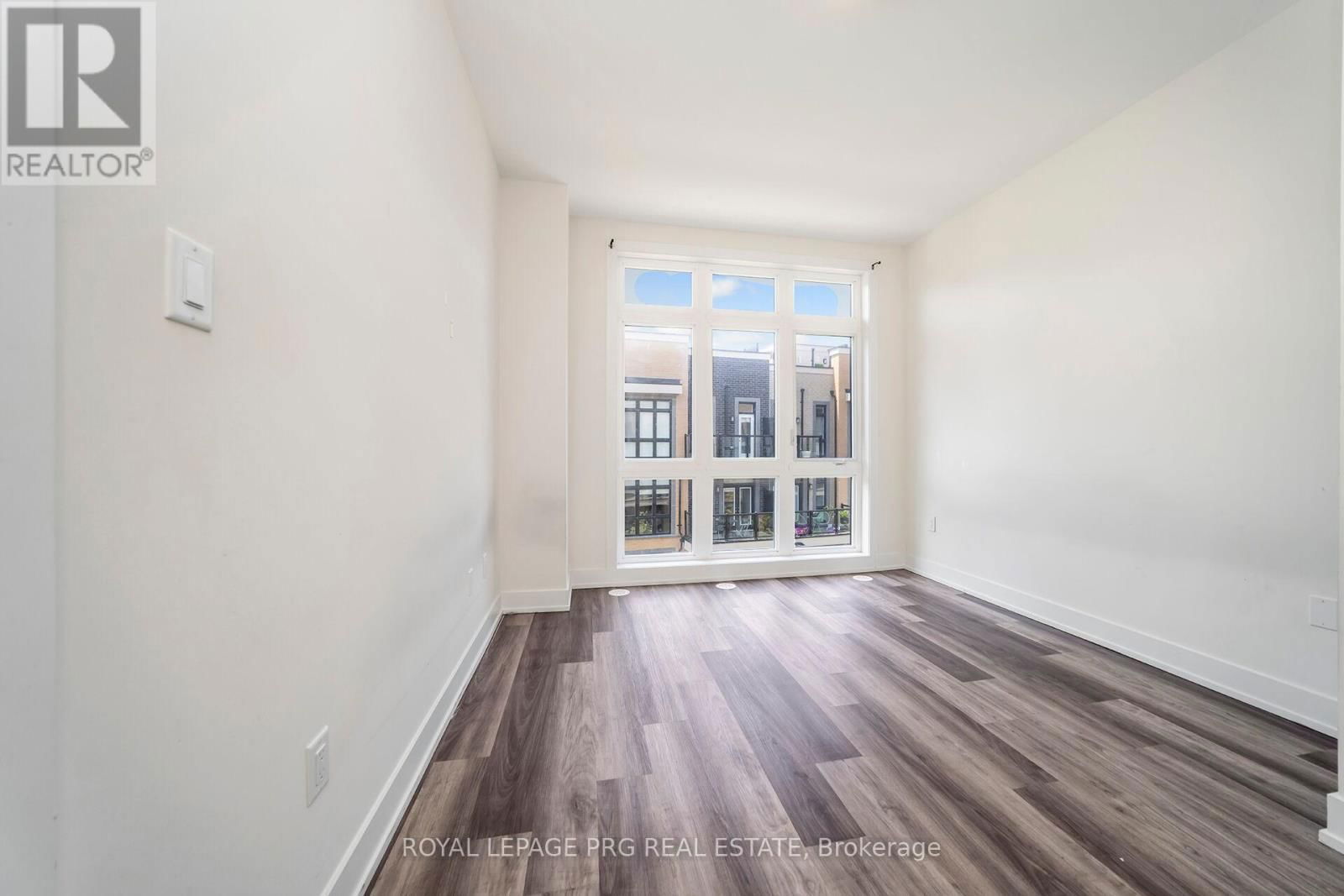 17 - 8 SAYERS LANE Image 31