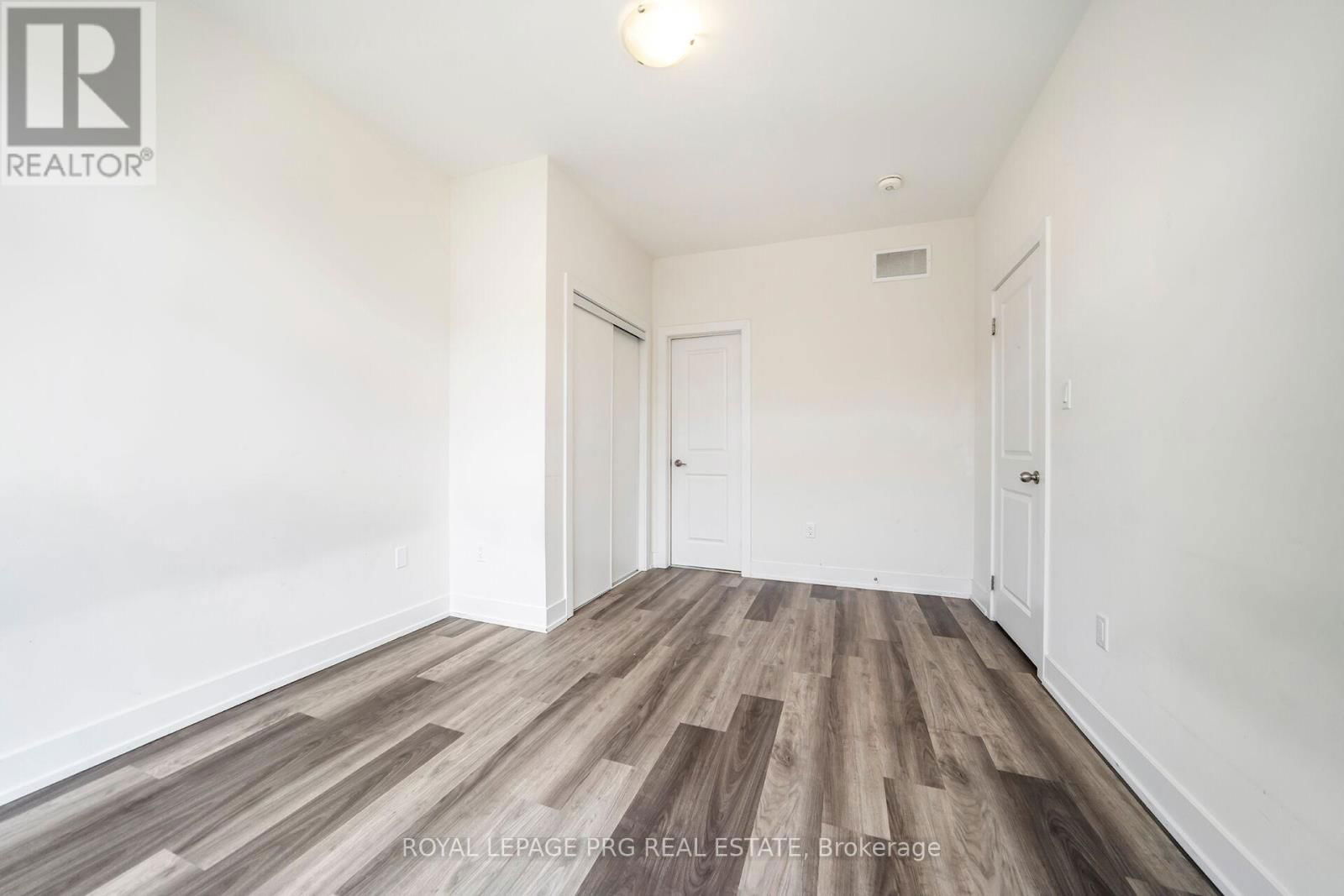 17 - 8 SAYERS LANE Image 32