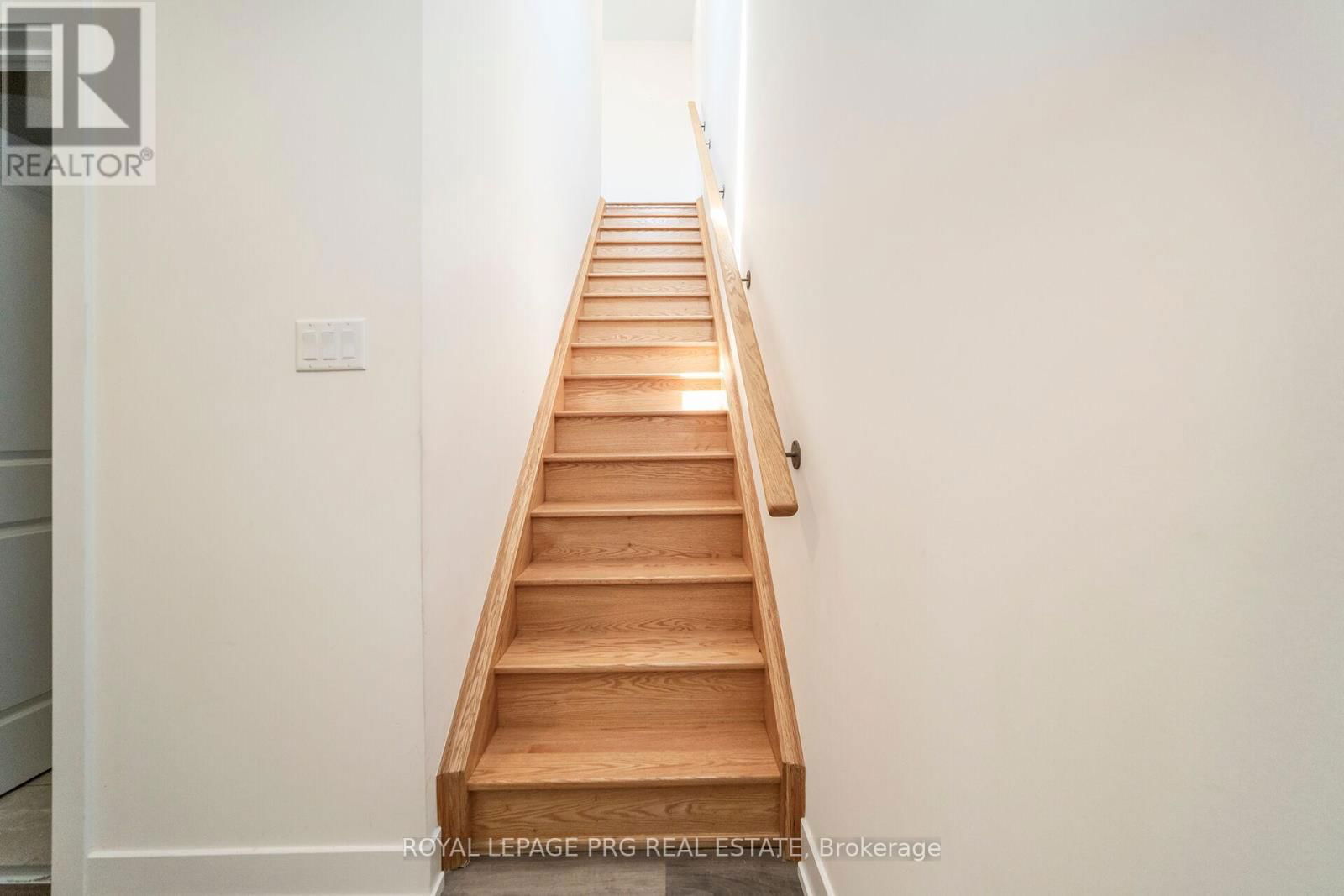 17 - 8 SAYERS LANE Image 35