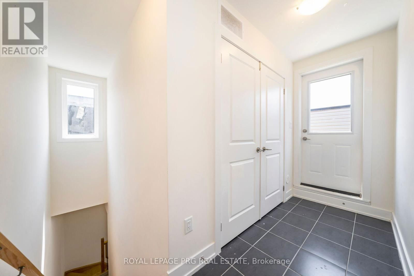 17 - 8 SAYERS LANE Image 36
