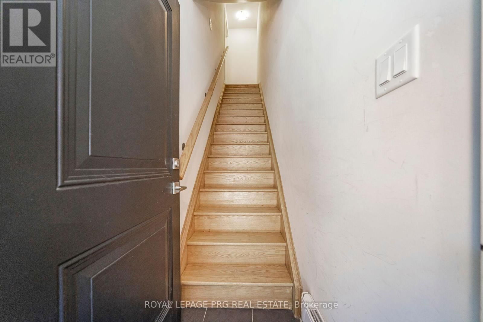 17 - 8 SAYERS LANE Image 8