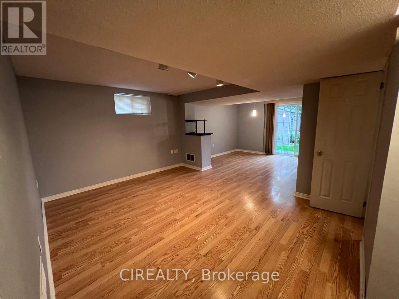 Lower - 73 VERONA CRESCENT Image 2