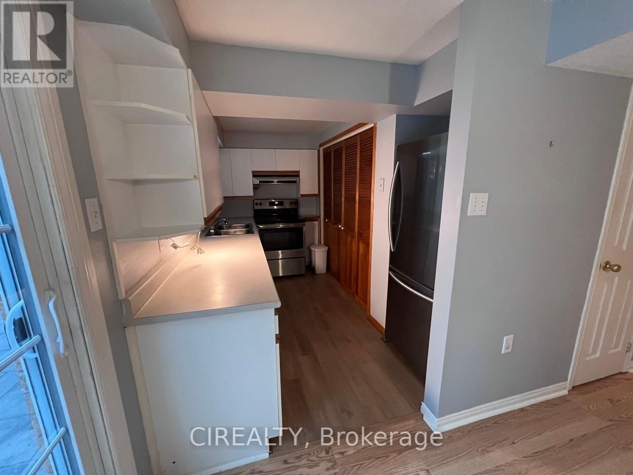 Lower - 73 VERONA CRESCENT Image 3