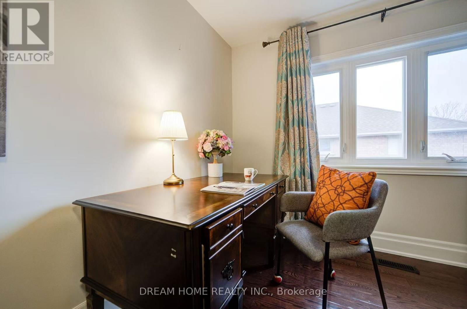 Room B - 3 MOSES CRESCENT Image 4