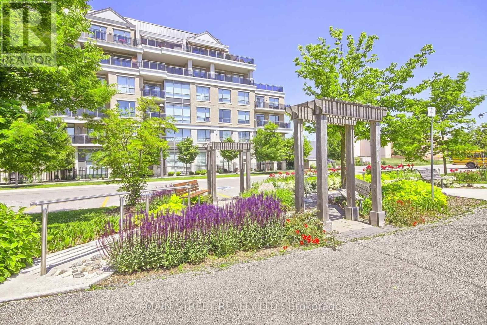 220 - 111 CIVIC SQUARE GATE Image 33