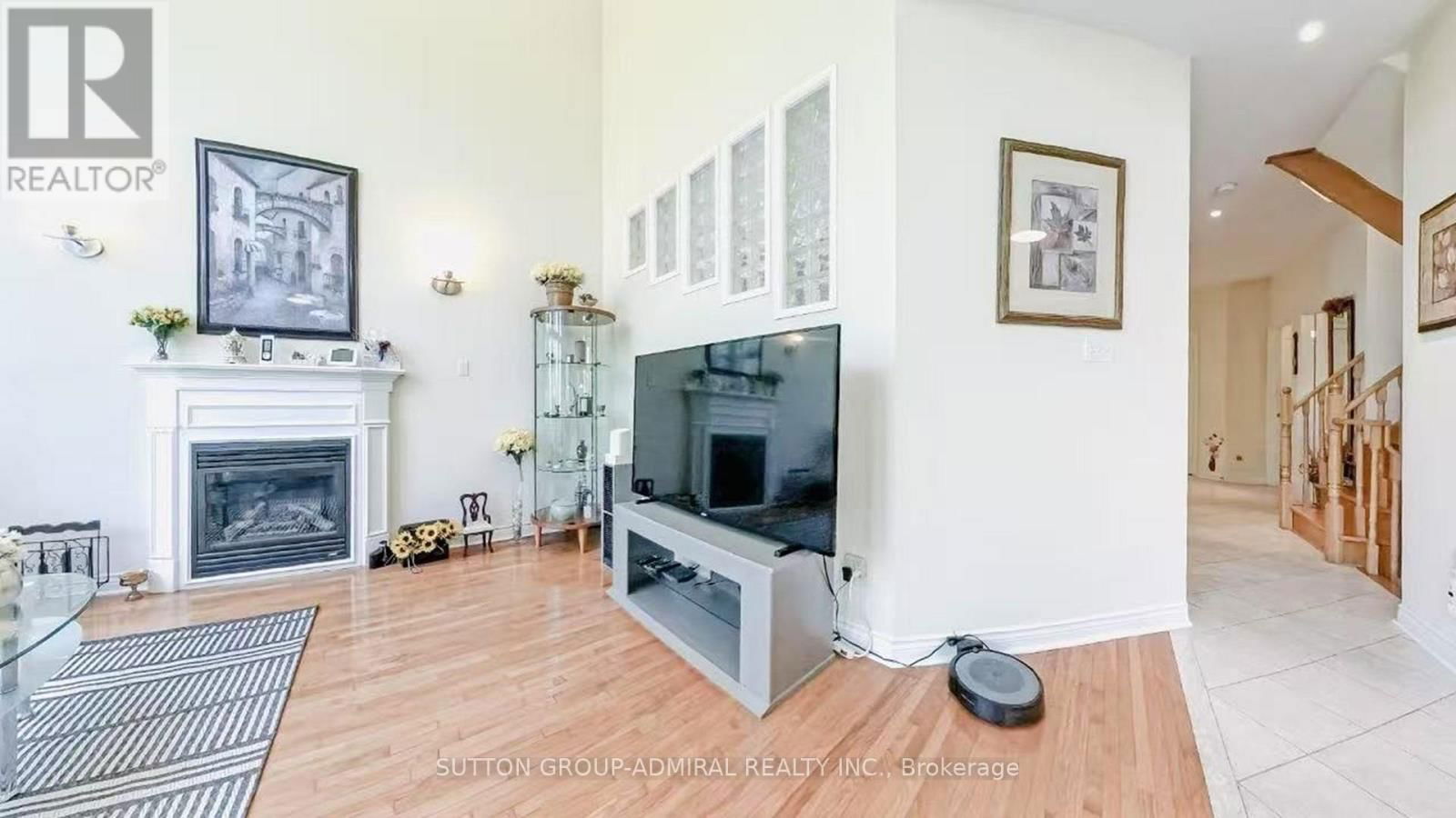 98 HOLLY DRIVE Image 12