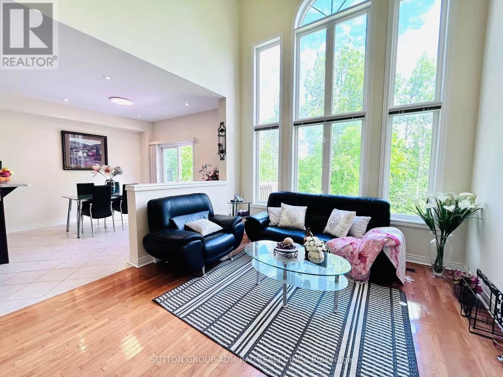 98 HOLLY DRIVE Image 14