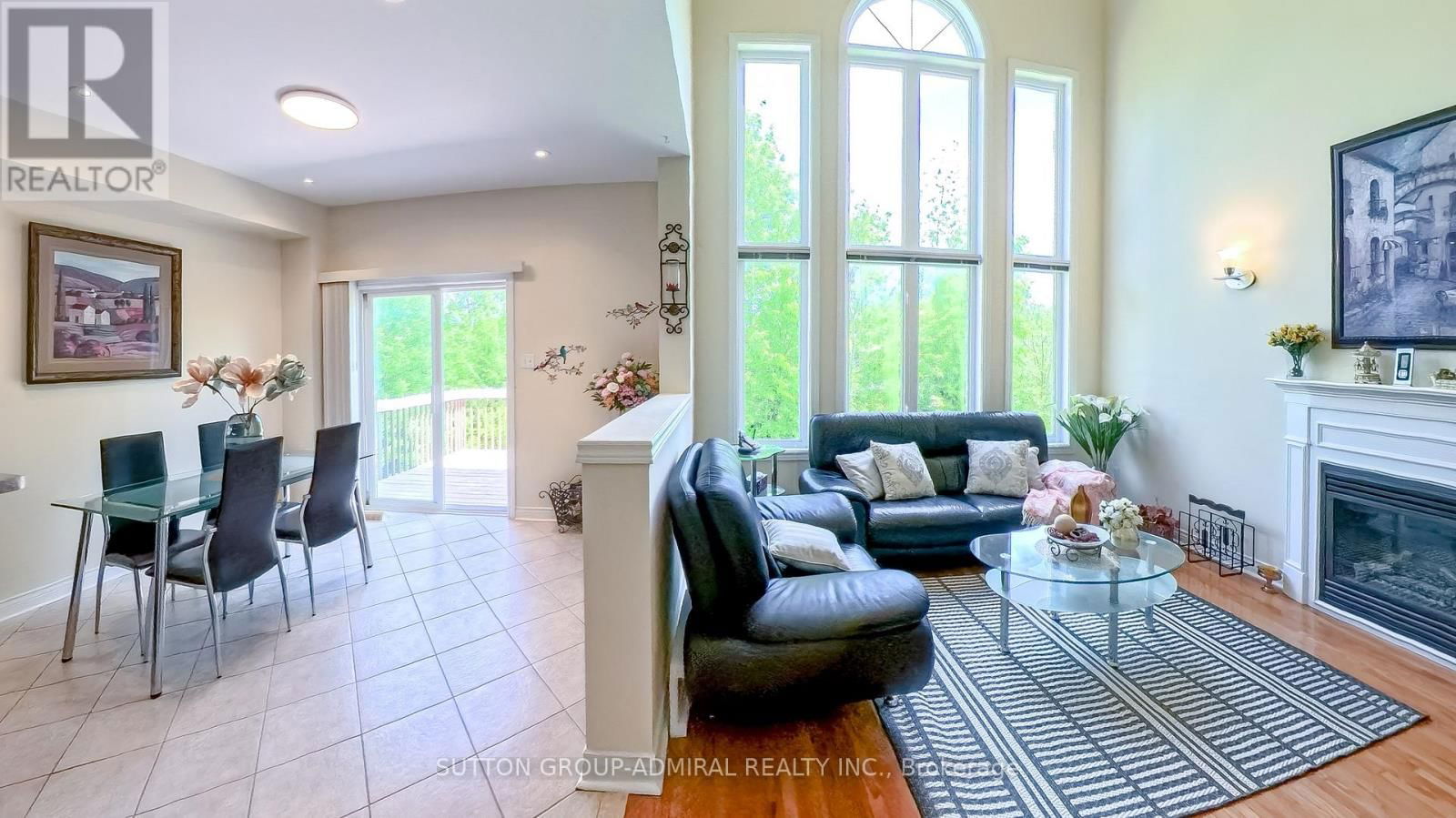 98 HOLLY DRIVE Image 15